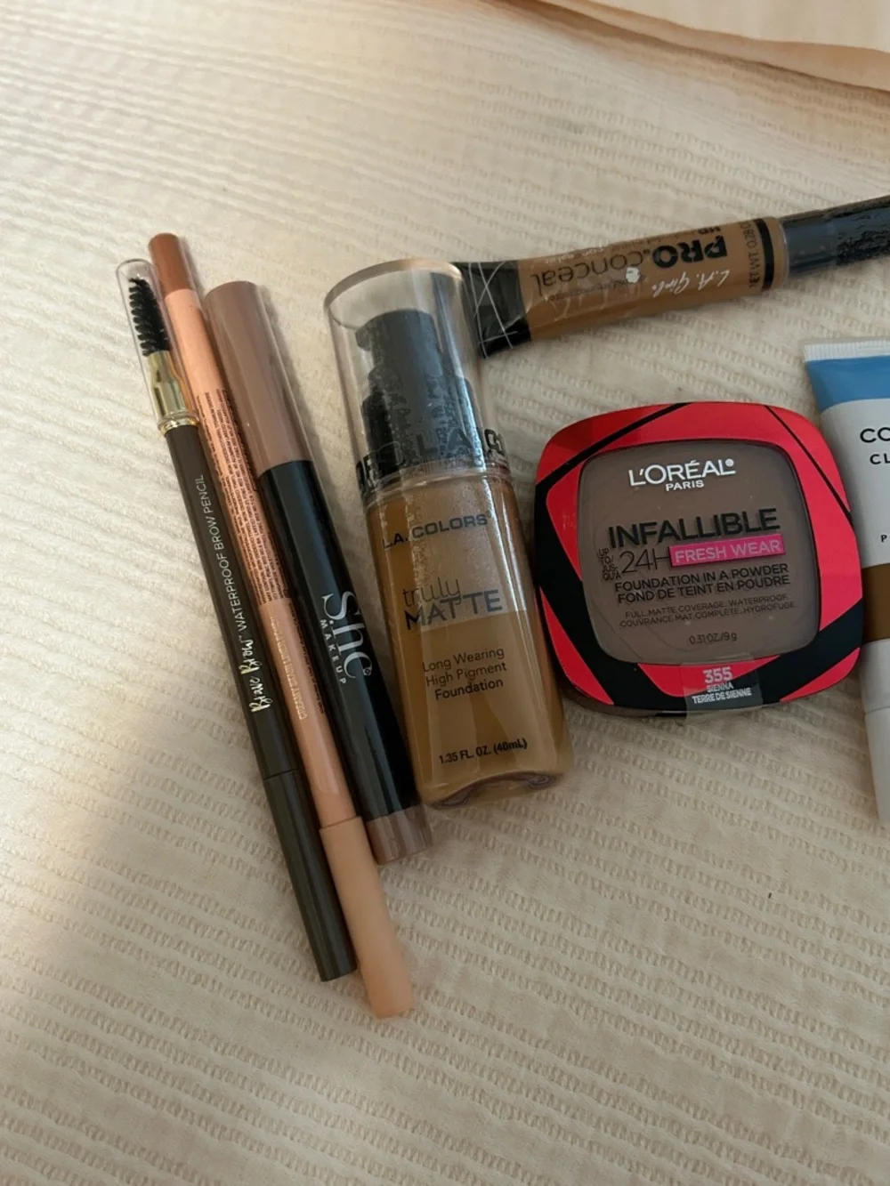 Bundle of 7 makeup Foundation